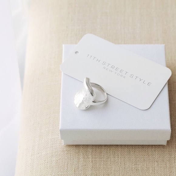 SoldOut11thStreet - Picture 3 of 8